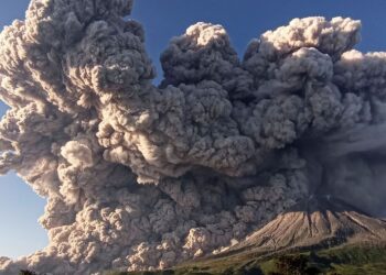 Mount Sinabung volcano erupts as seen from Kuta Rakyat village in Karo, North Sumatra Province, Indonesia March 2, 2021, in this photo taken by Antara Foto. Antara Foto/Sastrawan Ginting/via Reuters ATTENTION EDITORS - THIS IMAGE WAS PROVIDED BY THIRD PARTY. MANDATORY CREDIT. INDONESIA OUT.