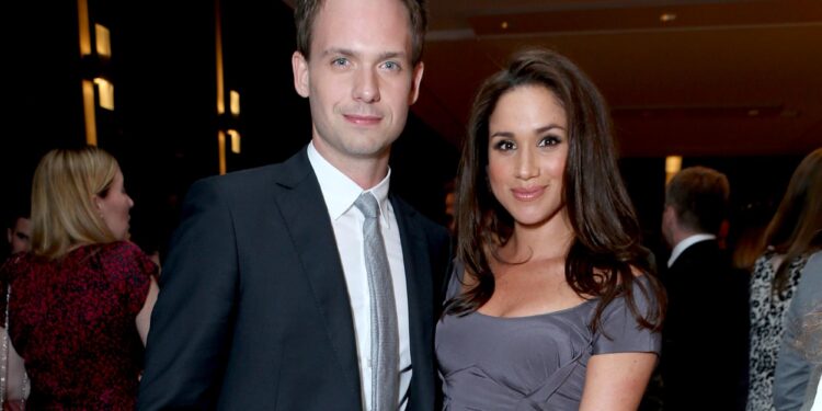 Meghan Markle y Patrick J. Adams. Foto de archivo.