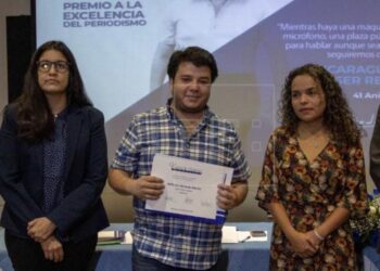 Periodistas de portales digitales ganan premios a la excelencia en Nicaragua.