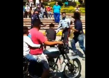 Policias, motorizados. Mérida. Foto captura de video.
