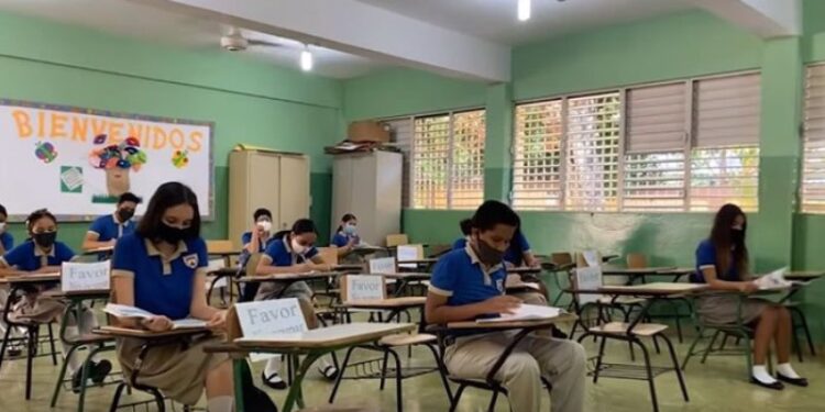 República Dominicana, clases presenciales. Foto agencias.