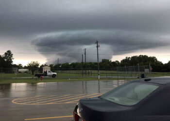 A storm cloud formation is seen in Collinsville, Oklahoma, U.S., May 20, 2019 in this picture obtained from social media on May 21, 2019. BRI'ANNE WALTON/via REUTERS THIS IMAGE HAS BEEN SUPPLIED BY A THIRD PARTY. MANDATORY CREDIT. NO RESALES. NO ARCHIVES.