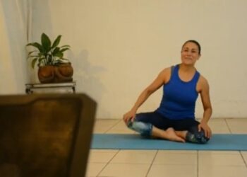 Yoga. Foto captura de video EFE.