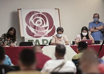 Rodrigo Londono aka "Timochenko" (R) is seen during the Second Extraordinary National Assembly of the Former FARC Political Party, in Medellin, Colombia on January 24, 2021. - During this assembly the former guerrillas decided to change the name of their political party from FARC to "Comunes" Commons. (Photo by JOAQUIN SARMIENTO / AFP)