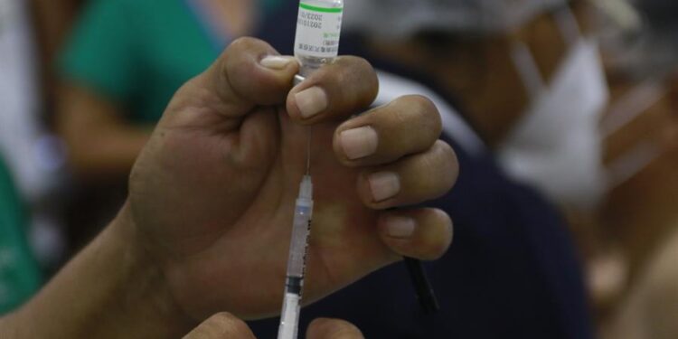 Bolivia, vacuna china Sinopharm. Foto EFE.