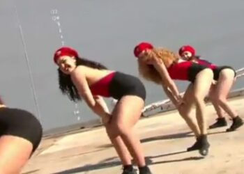 El Gobierno australiano veta los bailes sensuales, en actos de la Armada. Foto captura de video.