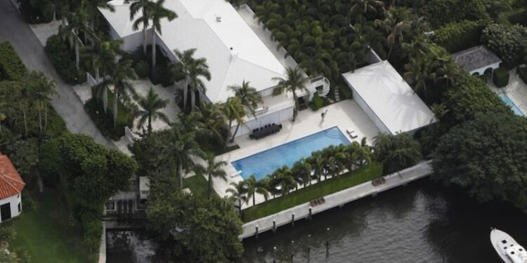 La antigua vivienda en Florida (EE.UU.) del magnate financiero Jeffrey Epstein.