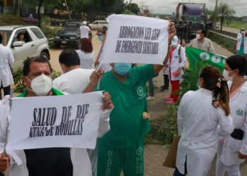 Médicos Bolivia. Foto EFE.