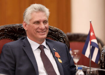 Cuba's President Miguel Diaz-Canel Bermudez (C) listens to Vietnamese Prime Minister Nguyen Xuan Phuc (not pictured) during a meeting at the Government Office in Hanoi on November 9, 2018. (Photo by LUONG THAI LINH / POOL / AFP)