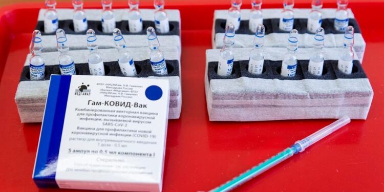 En la imagen, la vacuna rusa Sputnik V. EFE/EPA/Csaba Krizsan/Archivo