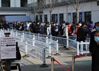 People line up to be vaccinated against the Covid-19 coronavirus, at a vaccination center next to a residential compound in Beijing on April 8, 2021. (Photo by LEO RAMIREZ / AFP)