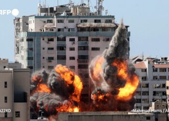 AP se declaró conmocionada y horrorizada por el ataque israelí a sus oficinas y las de Al-Jazeera en Gaza. Foto AFP