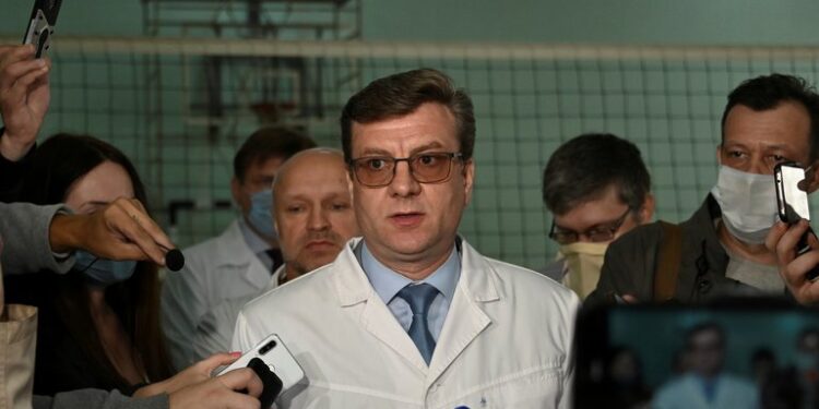 Alexander Murakhovsky, médico jefe del hospital siberiano donde fue atendido Alexei Navalny, desapareció (REUTERS/Alexey Malgavko)