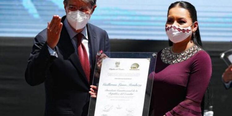 Guillermo Lasso recibe credenciales de Presidente constitucional de Ecuador. Foto agencias.