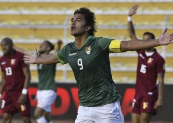 Bolivia's Marcelo Martins celebrates after scoring the team's third goal against Venezuela during their South American qualification football match for the FIFA World Cup Qatar 2022 at the Hernando Siles Olympic Stadium in La Paz on June 3, 2021. (Photo by AIZAR RALDES / POOL / AFP)