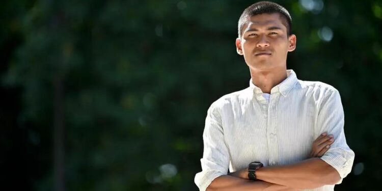 El periodista Mratt Kyaw Thu en el parque de El Retiro en Madrid, España, el 7 de junio de 2021 Gabriel Bouys AFP