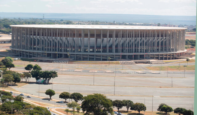 AME2724. BRASILIA (BRASIL), 02/06/2021.- Vista exterior del estadio Mané Garrincha, una de las cuatro sedes de la Copa América 2021 hoy, en Brasilia (Brasil). La Conmebol indicó que las ciudades de Brasilia, Río de Janeiro, Cuiabá (Matto Grosso) y Goiania (Goiás) acogerán la Copa América, después de que Argentina y Colombia desistieran de ser las sedes del torneo, como estaba previsto en un principio. EFE/ Joédson Alves