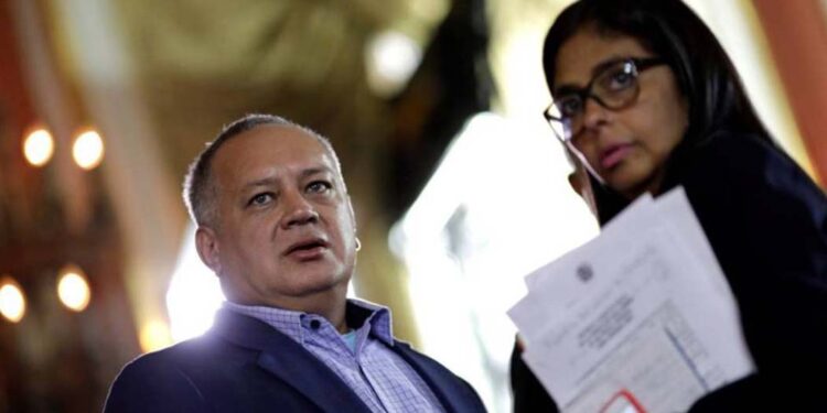 Diosdado Cabello y Delcy Rodríguez. Foto agencias.