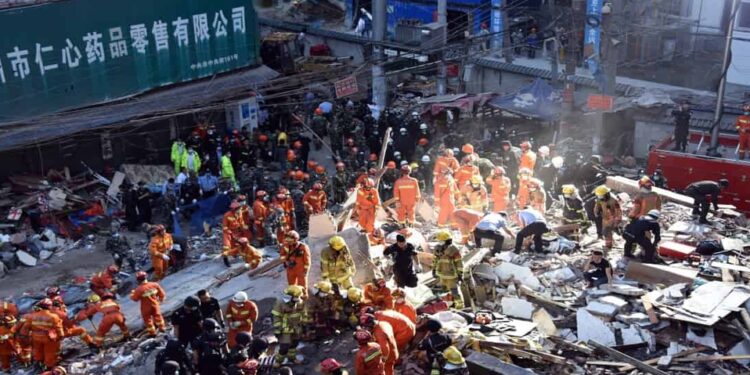 Hotel derrumbe ciudad de Suzhou, en el este de China. Foto agencias.