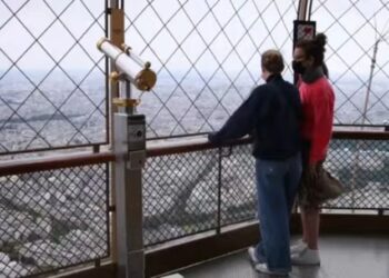 Torre Eiffel. Foto captura de video EFE.
