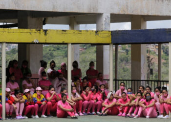 A group of inmates of the women's prison Instituto Nacional de Orientacion Femenina (INOF) 
wait to receive a dose of the Sinopharm vaccine against COVID-19, during a vaccination day in Los Teques, Venezuela, on July 2, 2021. (Photo by Jesus VARGAS / AFP)