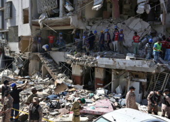 Pakistan's troops and rescue workers look for survivors amid the rubble of a damaged building following the explosion, in Karachi, Pakistan, Wednesday, Oct. 21, 2020. Police and rescuers say a powerful blast has ripped through a multistory building in Pakistan’s southern port city of Karachi. (AP Photo/Fareed Khan)
