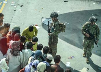 EEUU reanuda los vuelos militares en el aeropuerto de Kabul tras el caos. Foto de archivo.