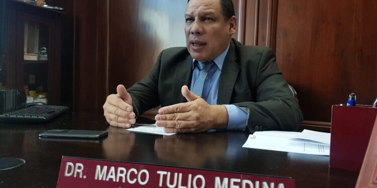 Honduras. Doctor Marco Tulio Medina. Foto agencias.