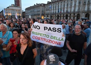 Italia, pase sanitario profesores, protesas. Foto agencias.
