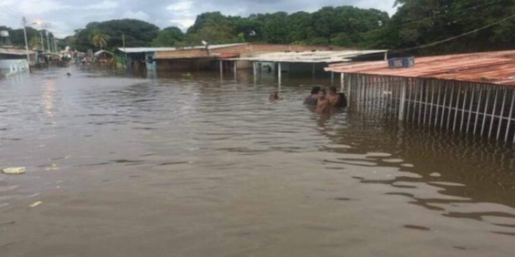 Los desbordamiento de ríos en estado Bolívar. Foto CCN.
