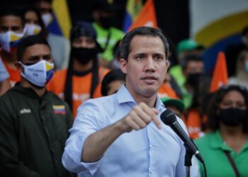Pdte. (E) Juan Guaidó, Asamblea de ciudadanos. Foto Leo Álvarez.