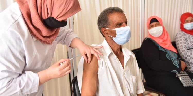 07-07-2021 07 July 2021, Tunisia, Beja: A man receives a dose of the Russian Sputnik V Coronavirus (Covid-19) vaccine at Beja Youth Center. Photo: Jdidi Wassim/SOPA Images via ZUMA Wire/dpa
POLITICA INTERNACIONAL
Jdidi Wassim/SOPA Images via ZUM / DPA