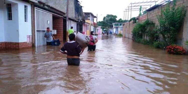 Desbordamiento del río Neverí. Foto La Verdad de Monagas.