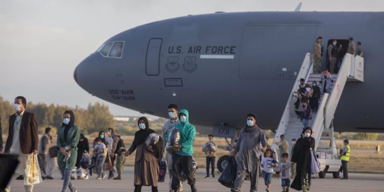 31-08-2021 Refugiados afganos llegan a la Base Naval de Rota donde serán atendidos por EEUU. A 31 de agosto de 2021, en Rota (Cádiz, Andalucía, España).
POLITICA 
María José López - Europa Press