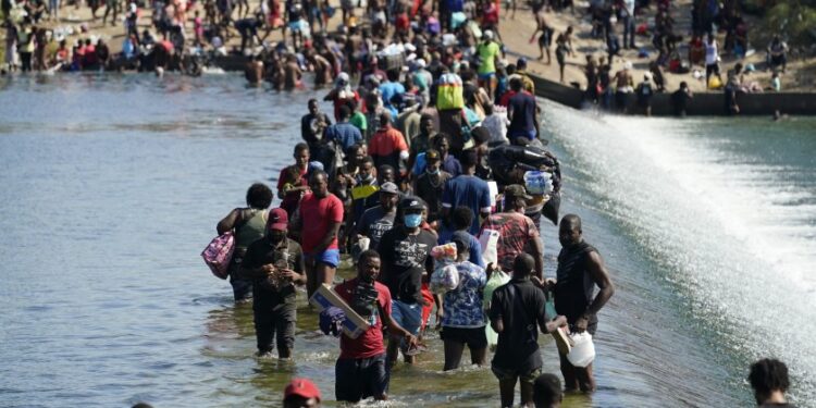 EEUU, migrantes haitianos, puente fronterizo. Foto agencias.