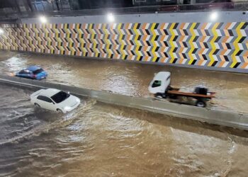 Avenida Libertador, inundada. 29 de octubre 2021. Foto @ChristianVeron