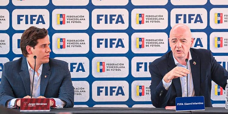 El Presidente de la FIFA Ifantino. Foto Agencias.