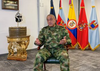 El comandante de las Fuerzas Militares de Colombia, General Luis Fernando Navarro, habla durante una entrevista con Reuters en Bogotá, Colombia, el 29 de septiembre de 2021. REUTERS / Camilo Cohecha