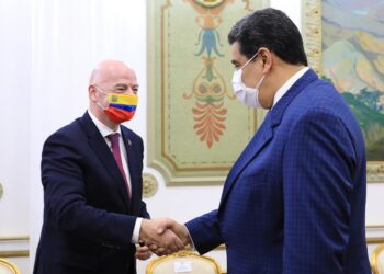 Nicolás Maduro y Giovanni Vincenzo Infantino, presidente de la FIFA. Foto @PresidencialVen.