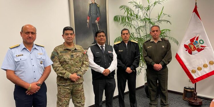 El ministro de Defensa de Perú, Walter Ayala. Foto @walterayala3000