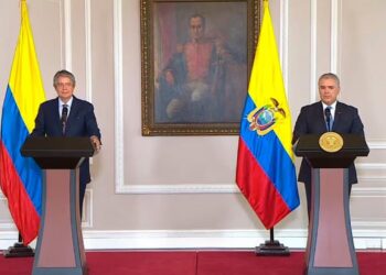 El presidente de Ecuador Guillermo Lasso y su homólogo Iván Duque. Foto @ecuavisa