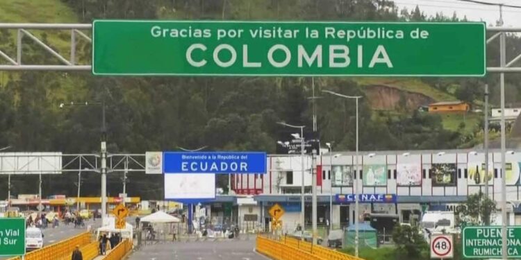 Frontera terrestre, Colombia Ecuador. Foto de archivo.