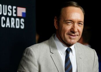 FILE PHOTO: Cast member Kevin Spacey poses at the premiere for the second season of the television series "House of Cards" at the Directors Guild of America in Los Angeles, California February 13, 2014.  .   REUTERS/Mario Anzuoni/File Photo