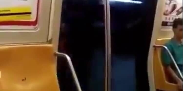 Metro de Caracas, puertas abiertas. Foto captura de video.