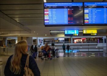Numerosos países, incluido el Reino Unido, Estados Unidos y las naciones de la Unión Europea, anunciaron rápidamente drásticas restricciones de viaje para los países del sur de África (EFE)