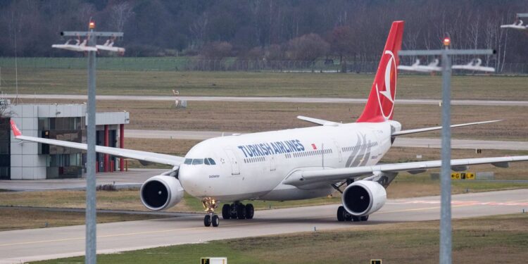 14-01-2020 14 January 2020, Lower Saxony, Hanover: A Turkish Airlines aircraft with refugees on board arrives at Hanover Airport. Almost 250 refugees from Turkey, mostly Syrians, have arrived in Hanover within the framework of a humanitarian admission. Photo: Julian Stratenschulte/dpa
POLITICA INTERNACIONAL
Julian Stratenschulte/dpa