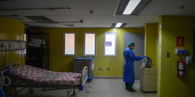 A staff member of Doctors Without Borders chechs the rehabilitation room of the Perez de Leon Hospital at the Petare neighbourhood, in eastern Caracas on June 23, 2020, amid the new coronavirus pandemic. - In Petare, the largest slum in Venezuela, more than 100 professionals of Doctors Without Borders face the COVID-19 pandemic getting around the crisis in the country's public healthcare sector. (Photo by Federico PARRA / AFP)