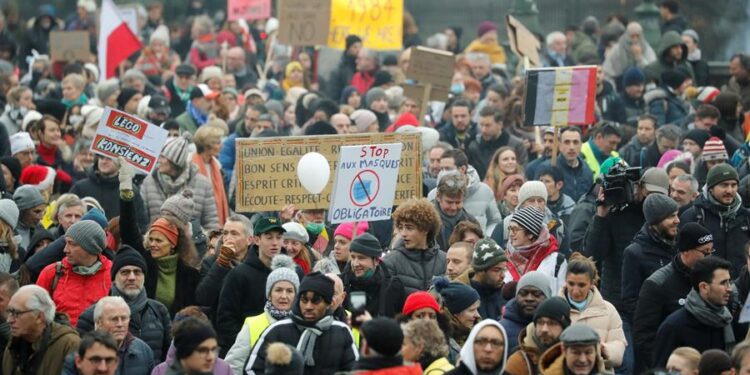 Bruselas, protesta pasaporte covid. Foto EFE.