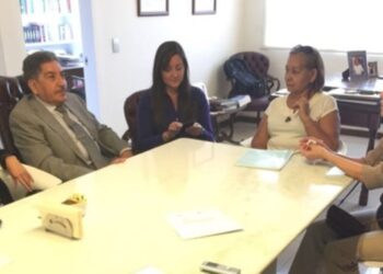 En la Foto (2017) de izquierda a derecha: Ligia Bolívar directora del Centro de DDHH de la UCAB, Dr. Héctor Faúndez Ledesma, abogado de las víctimas, Rocío San Miguel, Thais Peña y Magally Chang.