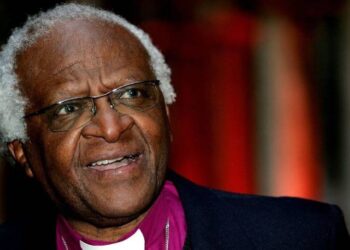 El arzobispo emérito sudafricano Desmond Tutu (+). Foto de archivo.